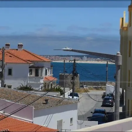 Surfcity Habitación en casa particular Peniche
